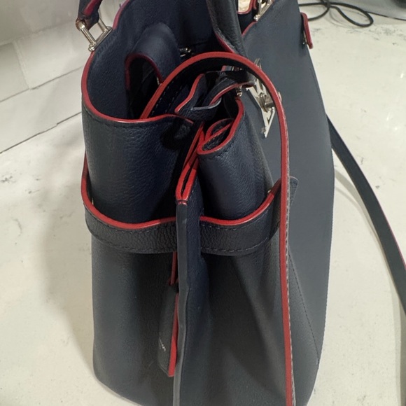 Louis Vuitton Navy Lockme - Picture 3 of 13